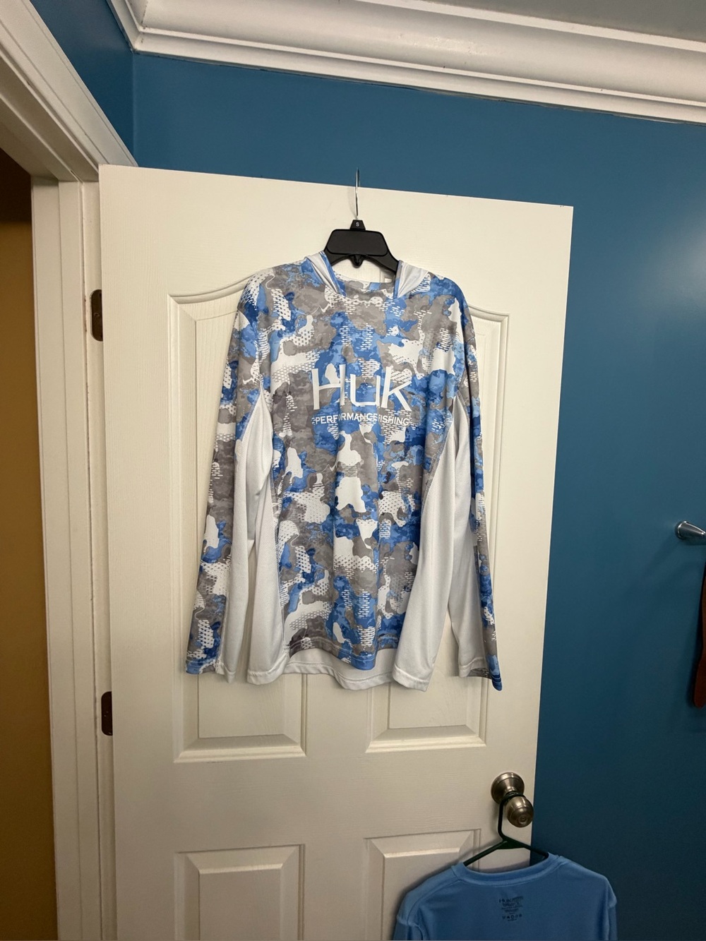 Huk Blue, Gray & White Camo Performance Fishing Hoodie